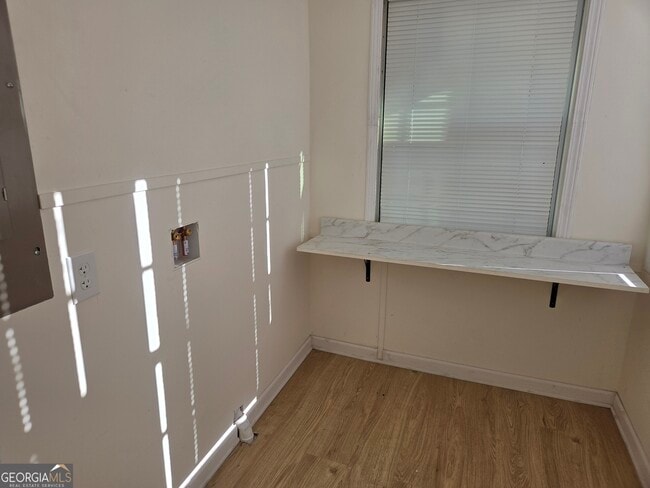 Building Photo - 41 W Main St