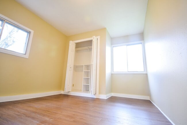 Building Photo - 2BD/1BA House with Garage!! Washer/Dryer i...