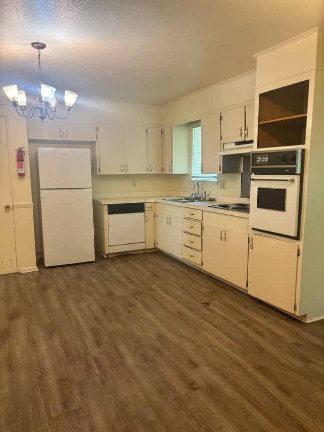 Building Photo - 1745 Woody Dr