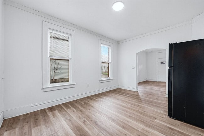 Building Photo - Cozy 3BR with Covered Front Porch