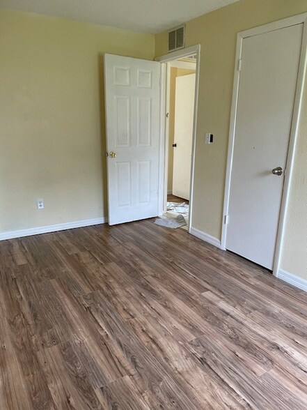 Building Photo - 1185 Bonnymeade Dr