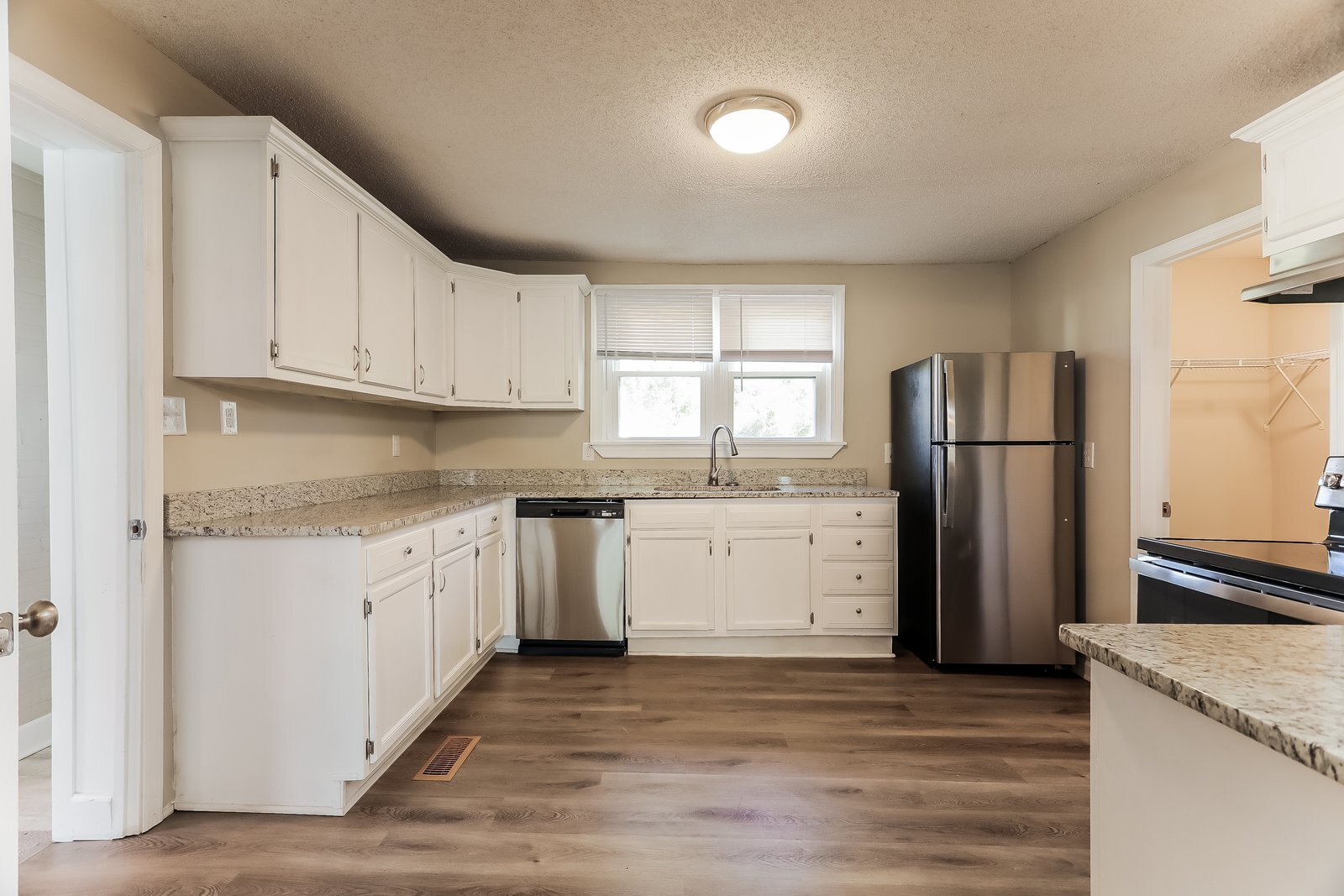 Building Photo - 432 6th Ave SW