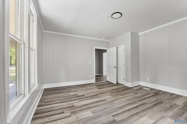 Building Photo - 109 5th Ave NW