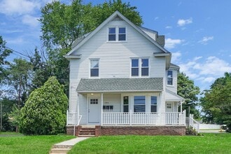 Building Photo - 121 E Browning Rd
