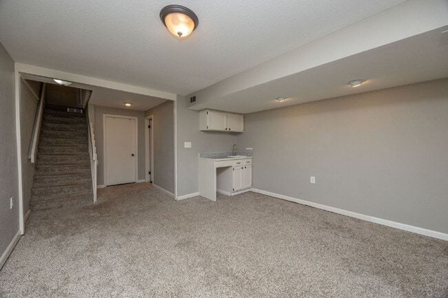 Building Photo - "Discover Comfort and Style: Spacious 2-Be...