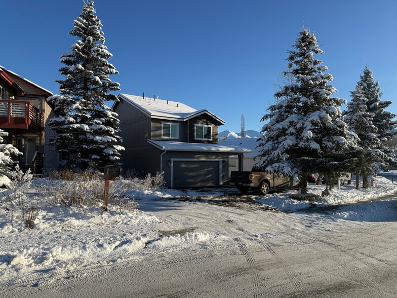 Building Photo - 2527 Wesleyan Dr