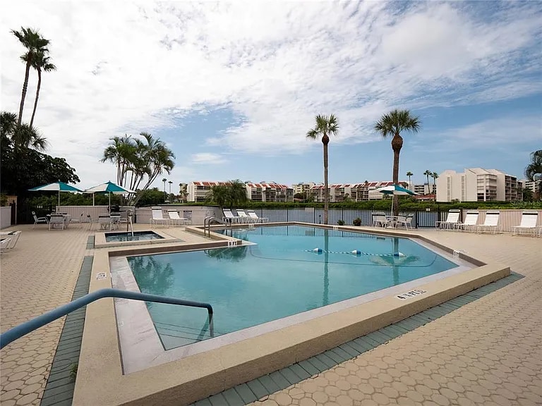 Building Photo - 7910 Sun Island Dr S