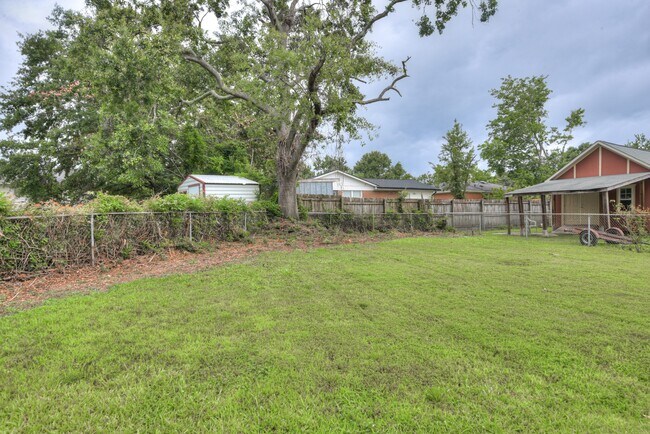Building Photo - 250 Almon Ct
