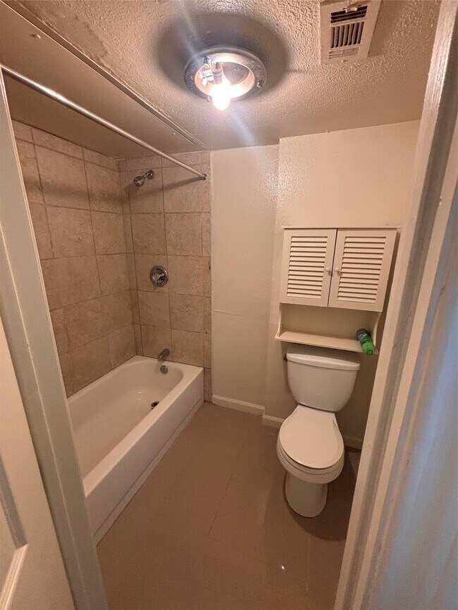 Building Photo - 2110 Wilcrest Dr