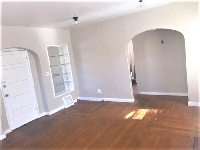 Building Photo - Beautiful 1BR/1BTH Downtown Sacramento