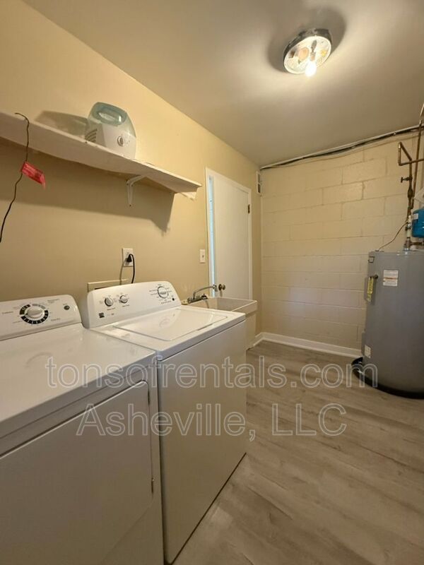 Building Photo - 161 Dogwood Dr