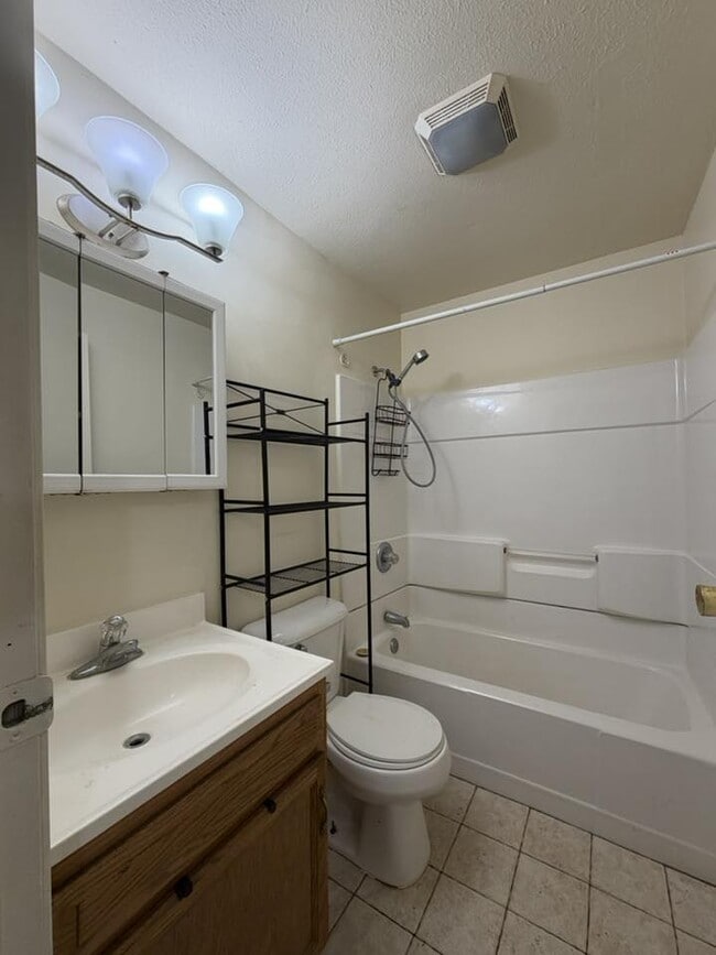 Building Photo - 407 Winton Ave