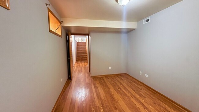 Building Photo - 1086 N Marshfield Ave