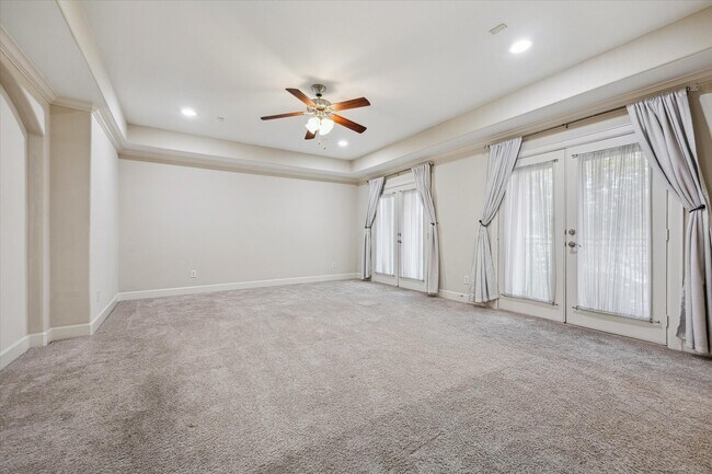 Building Photo - 607 Oakley St