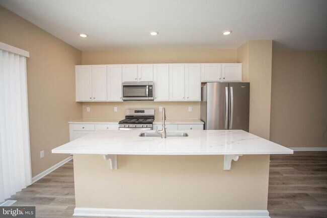 Building Photo - 239 Macoun Way