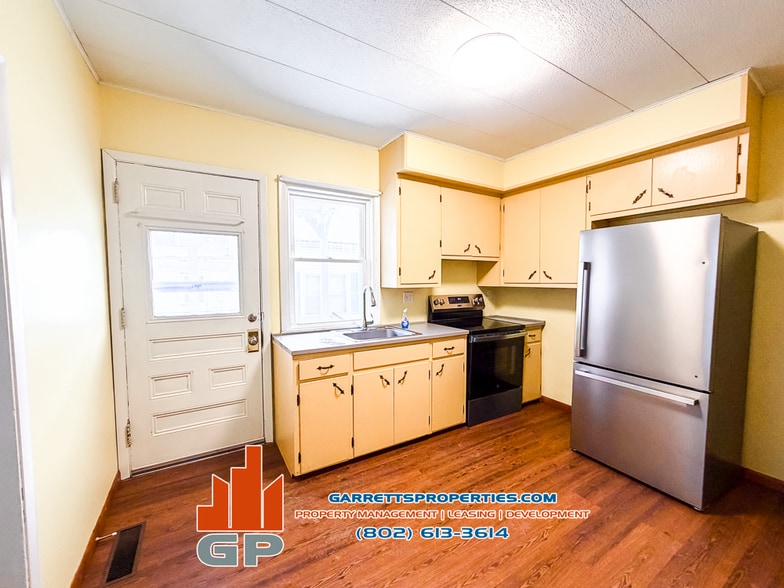 Building Photo - 36 Maple Ave