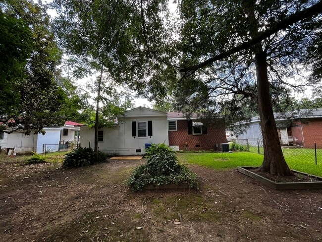 Building Photo - Off South Lumpkin Rd