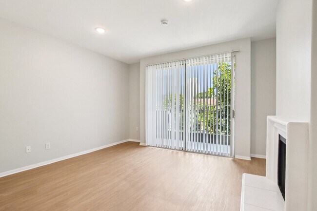 Interior Photo - 2201 Beverly Glen Blvd.