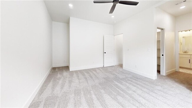 Building Photo - 510 W Olive St