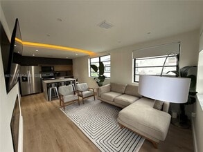 Building Photo - 1716 SW 11th St