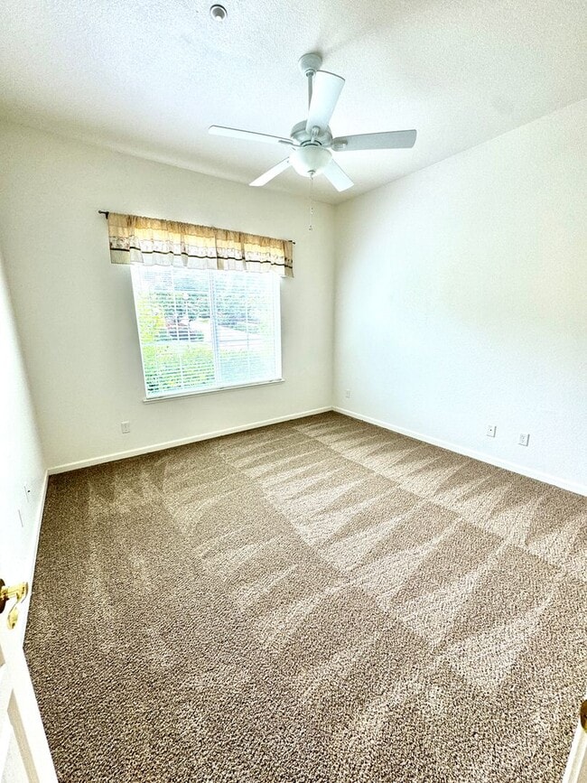 Building Photo - Adult 55+ Lovely Home in Springfield @ Whitney Oaks with a View