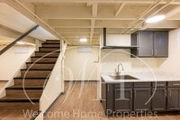 Building Photo - 427 E Pine St