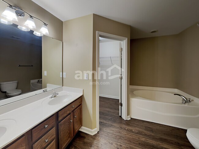 Building Photo - 2010 Cornflower Ln