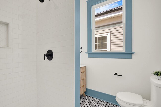 Building Photo - Eastside Beauty