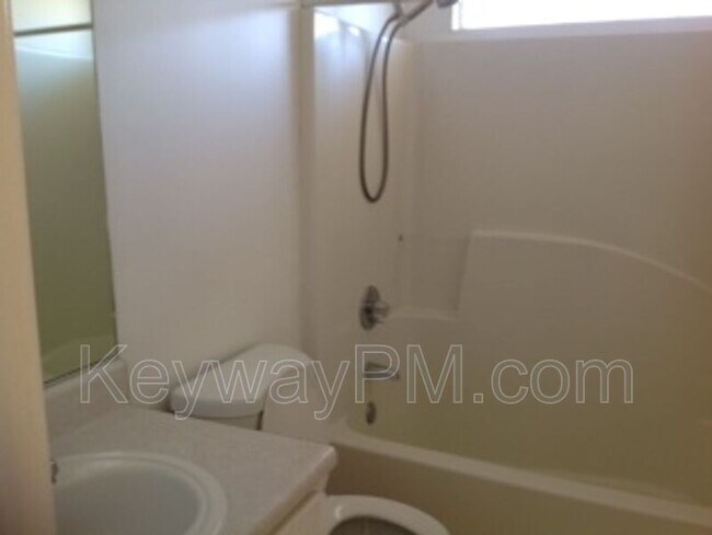 Building Photo - 124 Summerfield Cir