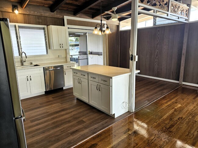 Building Photo - 4 bed, 2.5 bath single family house, Liliha neighborhood.