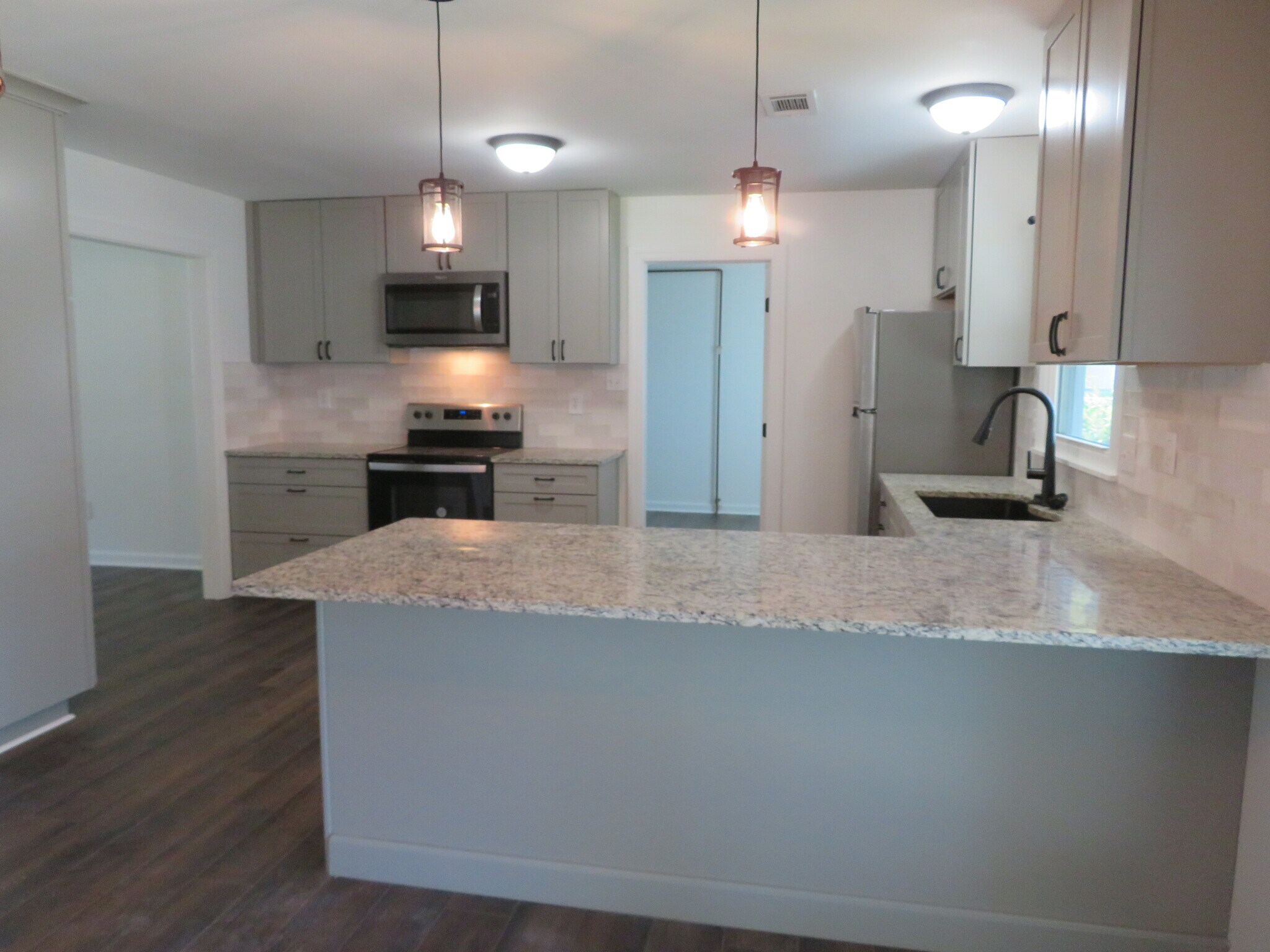 Building Photo - 7895 Pavilion Dr