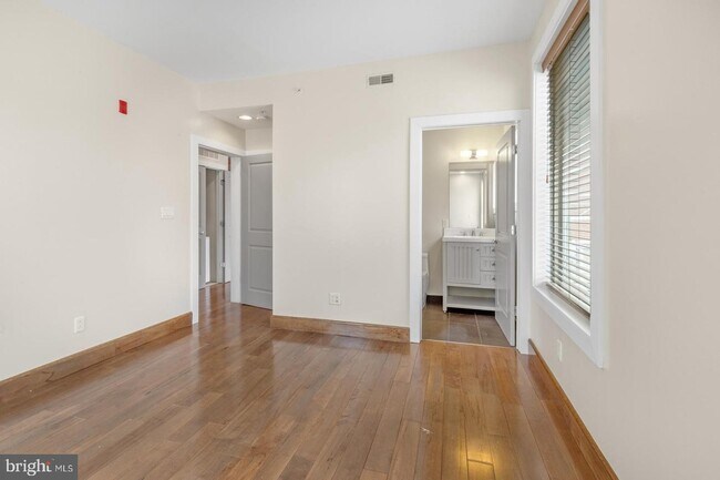 Building Photo - 1241 Buttonwood St