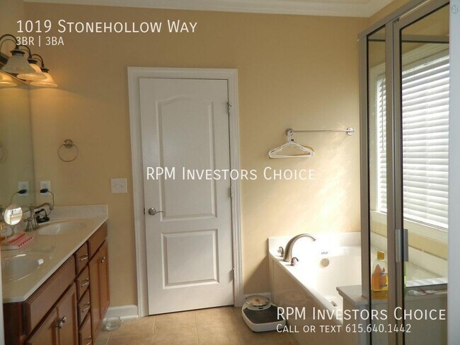 Building Photo - 1019 Stonehollow Way