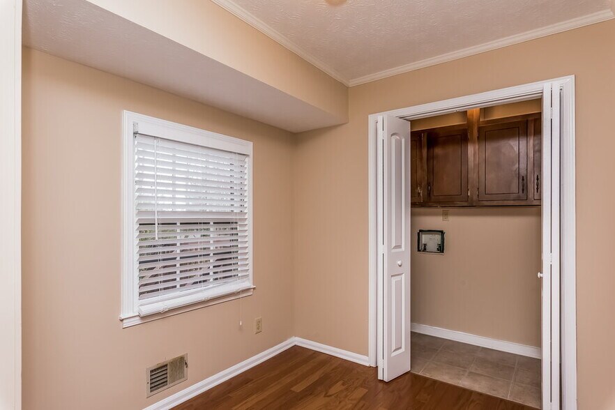 Building Photo - 7163 Bluebird Ln