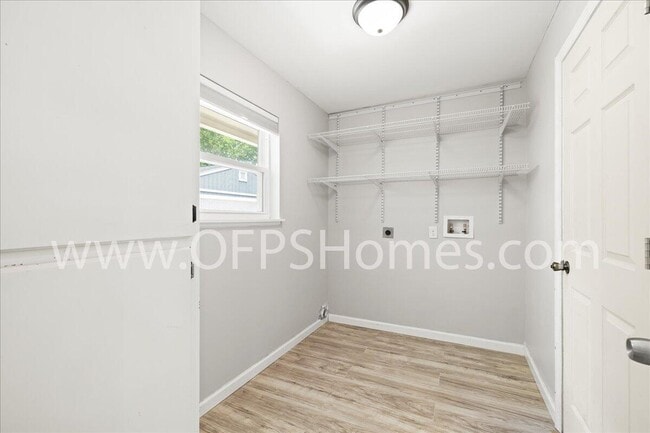Building Photo - 1112 Coral Dr