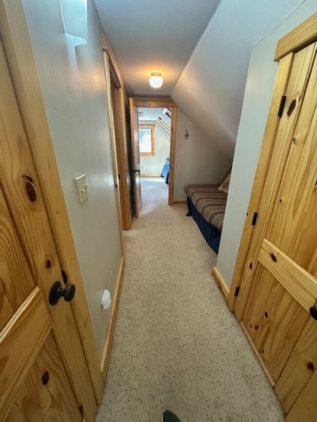 Building Photo - Cute 3Bd home available for a 3-6 month se...
