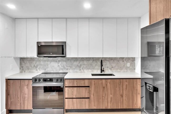 Building Photo - 1123 NE 1st Ave.