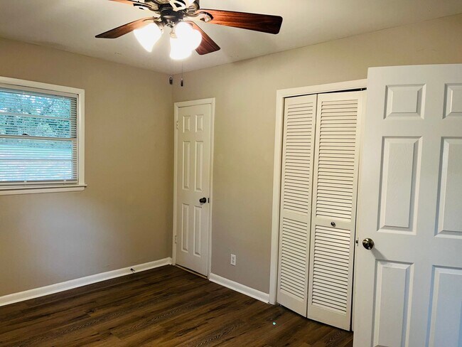 Building Photo - Wow! Beautiful brick 3 bedroom 2 bathroom home near Stone Mountain Village! Must See