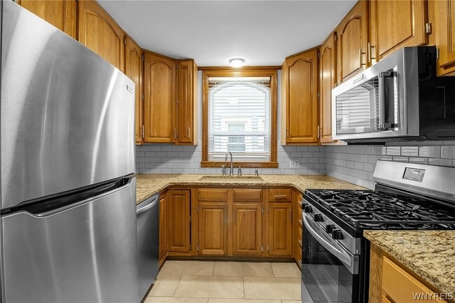 Building Photo - 800 Amherst St