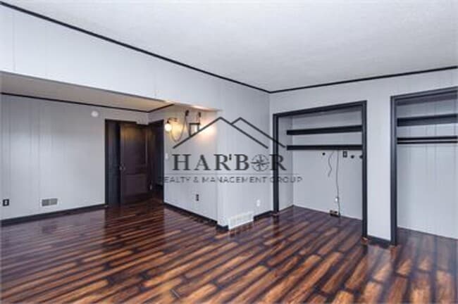 Building Photo - Spacious Single Family Home Available 11/5...