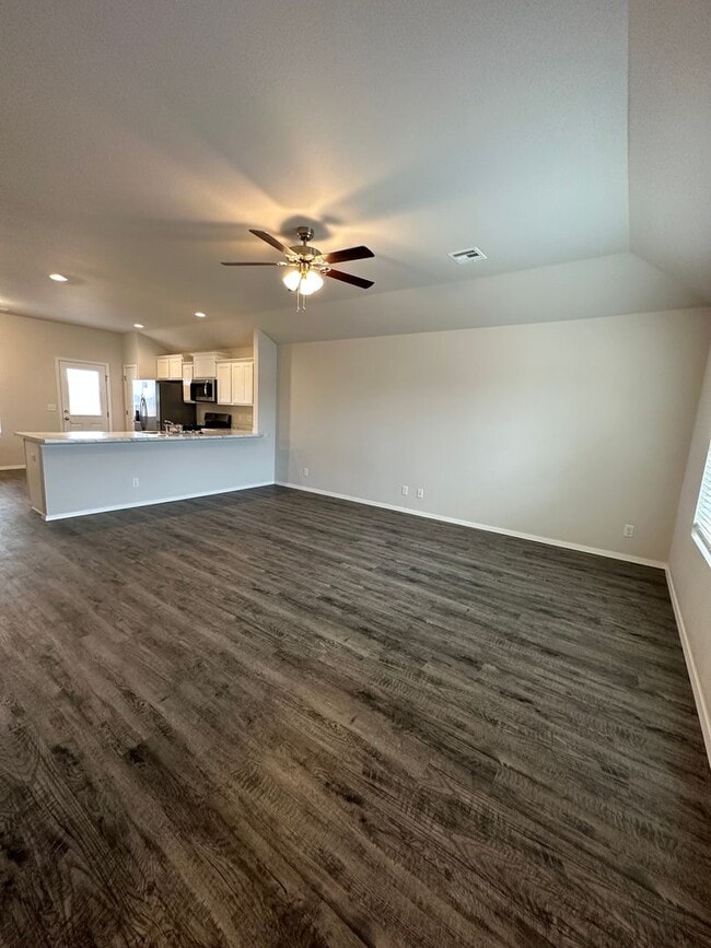 Building Photo - *Pre-leasing* Three Bedroom | Two Bath Hom...