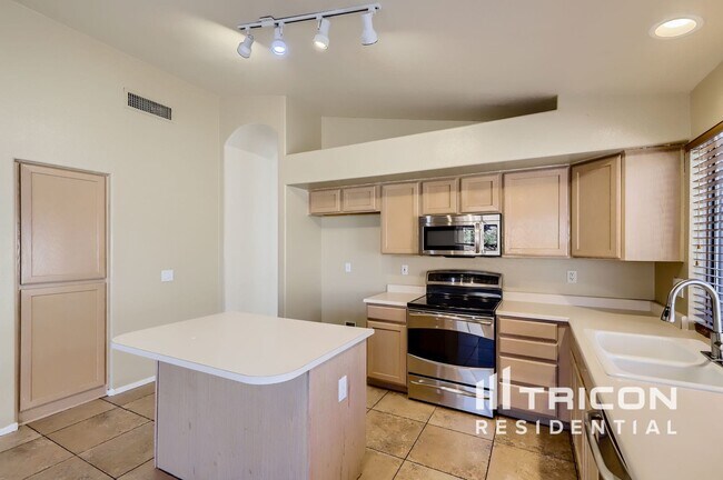 Building Photo - 15271 W Eureka Trail