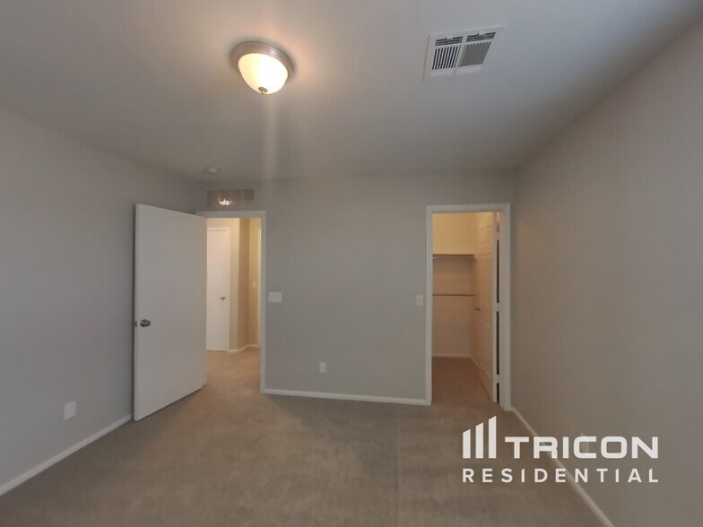 Building Photo - 4809 N 108th Ave