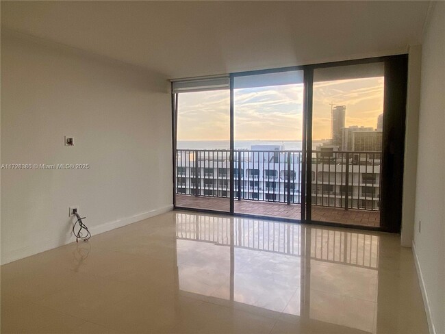 Building Photo - 1450 Brickell Bay Dr