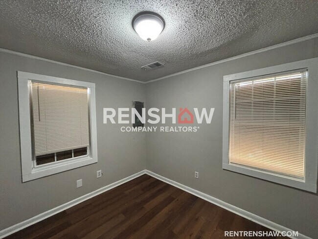 Building Photo - 1242 Airways Blvd