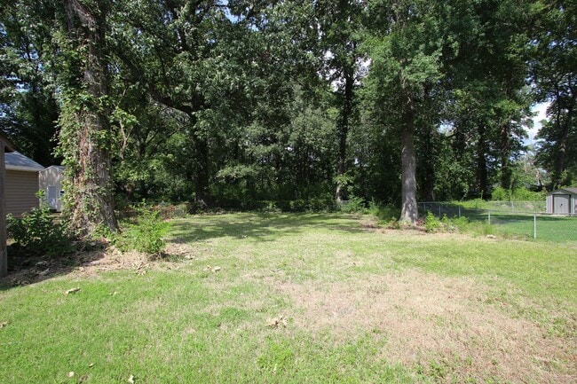 Building Photo - 207 Beverly St