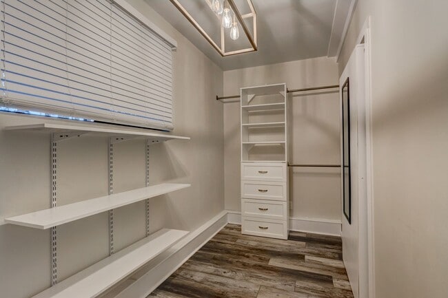 Building Photo - Spacious 4-Bedroom Home with Modern Upgrad...
