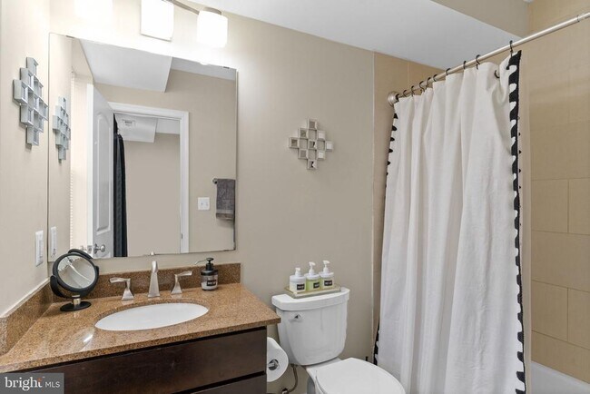 Building Photo - 417 18th St NE