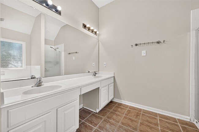 Building Photo - 12110 Laurel Ct