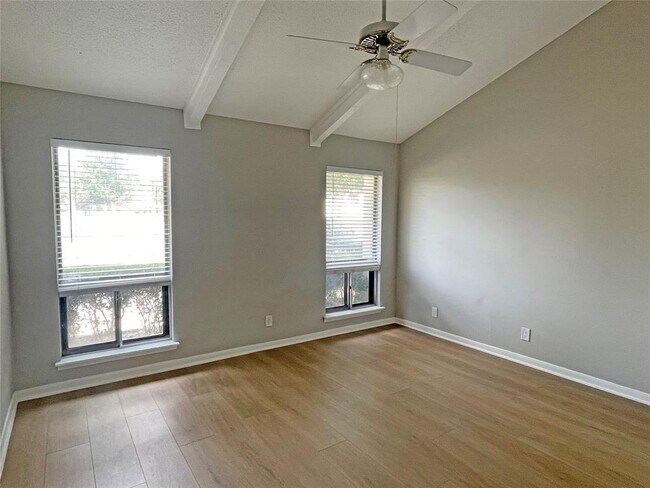 Building Photo - 100 Lido Cir